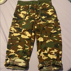 Camo capris